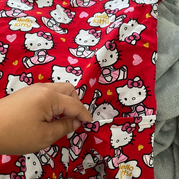 Hello kitty scrub top - Picture 4 of 4
